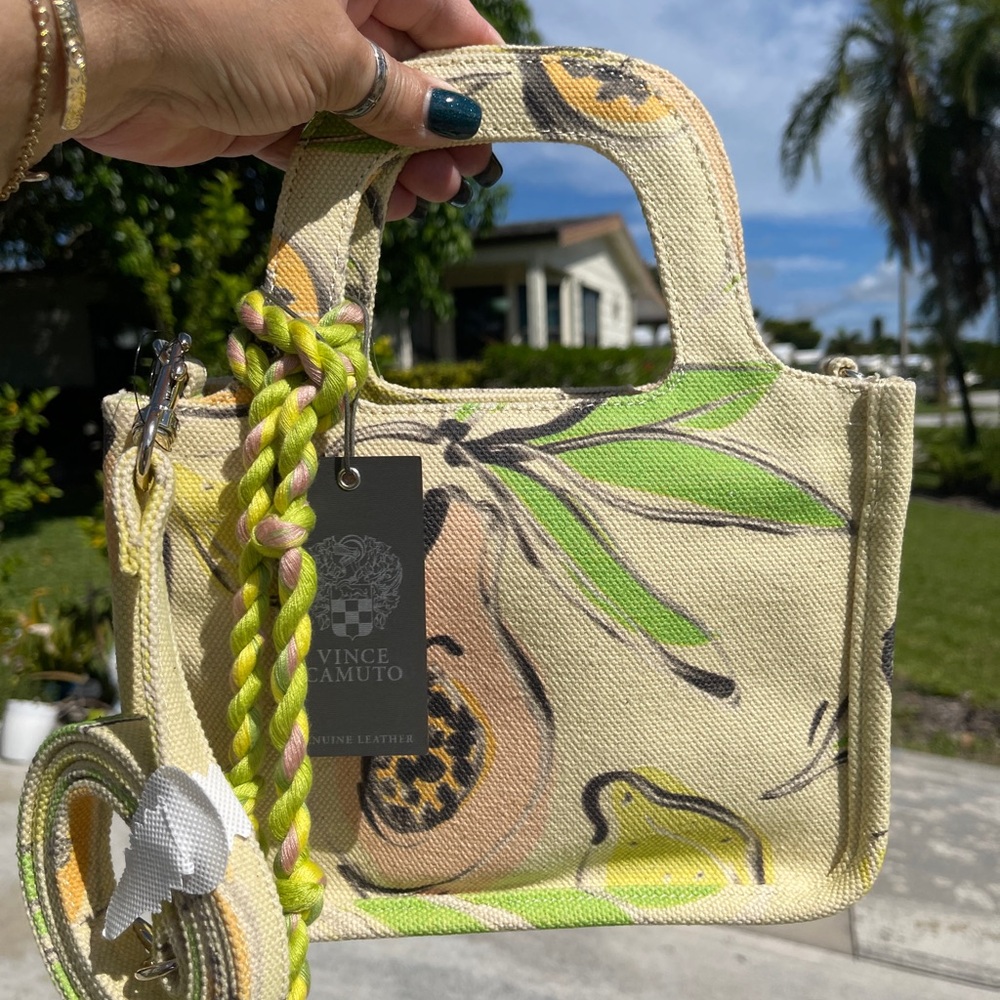 VINCE CAMUTO Printed Small Canvas Tote-Oriel In La Frutta - Picture 3 of 15